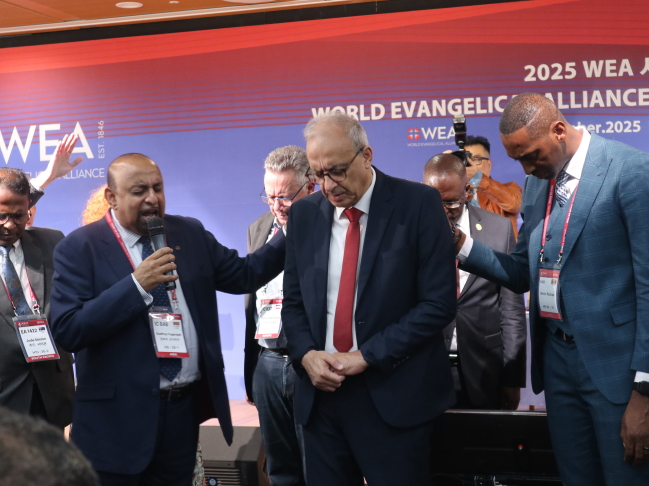 世界福音聯盟新秘書長曼蘇爾就職 與新團隊承諾推動全球福音化